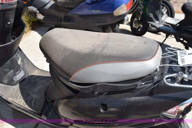 image for item L5884 2013 Jonway moped