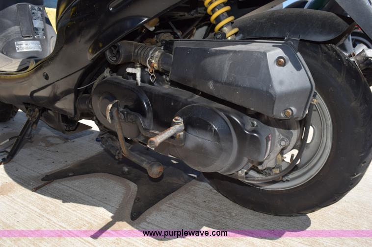 image for item L5884 2013 Jonway moped