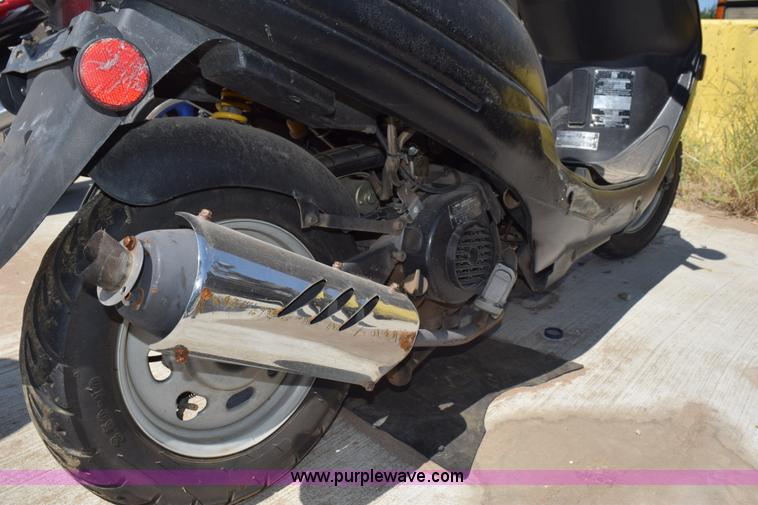 image for item L5884 2013 Jonway moped