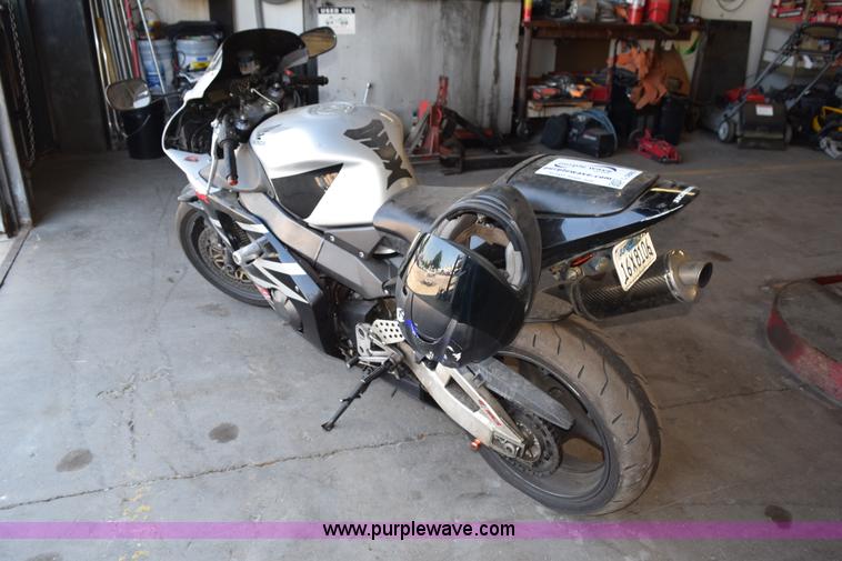 image for item L5885 2002 Honda CBR900RR motorcycle