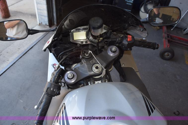 image for item L5885 2002 Honda CBR900RR motorcycle