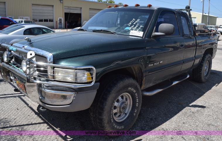 image for item L5888 1999 Dodge Ram 1500 pickup truck