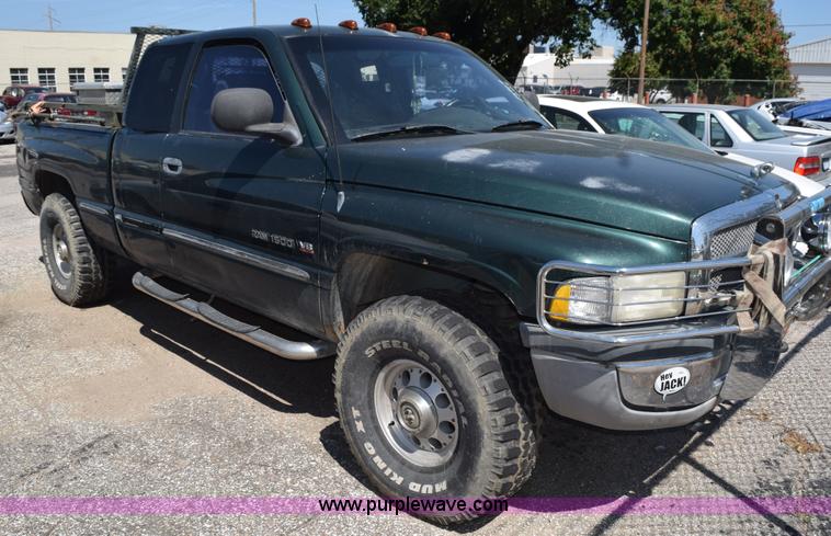 image for item L5888 1999 Dodge Ram 1500 pickup truck