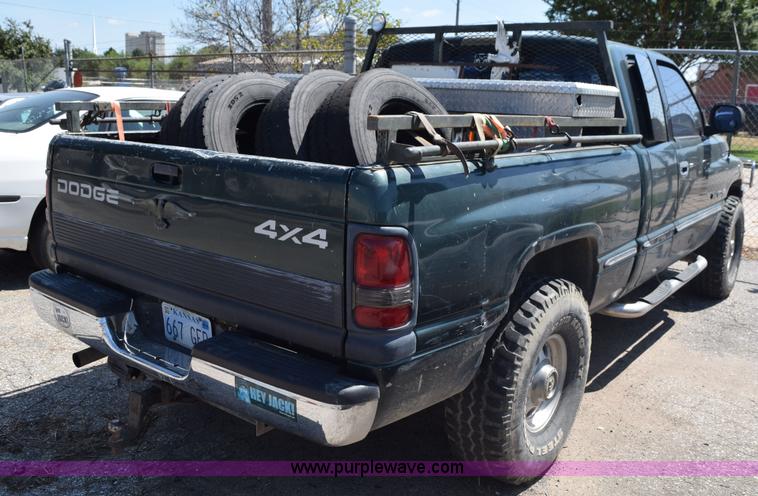 image for item L5888 1999 Dodge Ram 1500 pickup truck