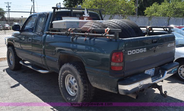 image for item L5888 1999 Dodge Ram 1500 pickup truck