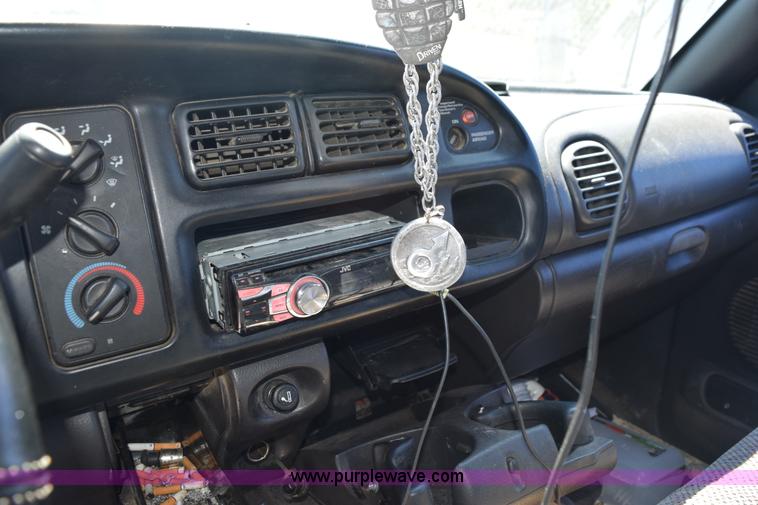 image for item L5888 1999 Dodge Ram 1500 pickup truck