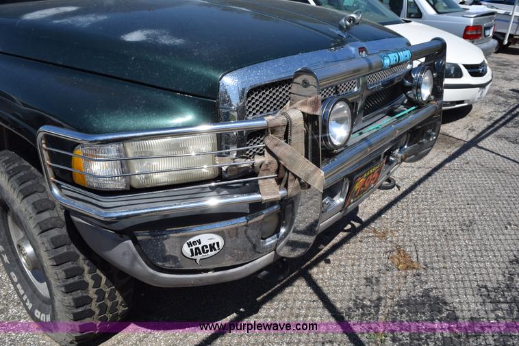 image for item L5888 1999 Dodge Ram 1500 pickup truck