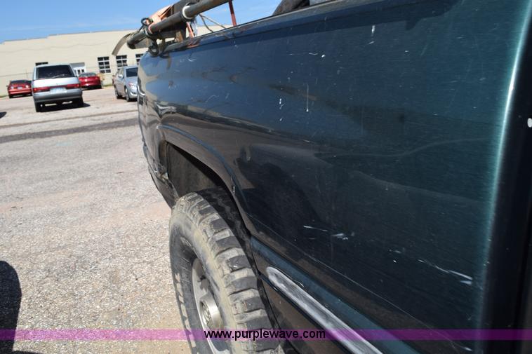 image for item L5888 1999 Dodge Ram 1500 pickup truck