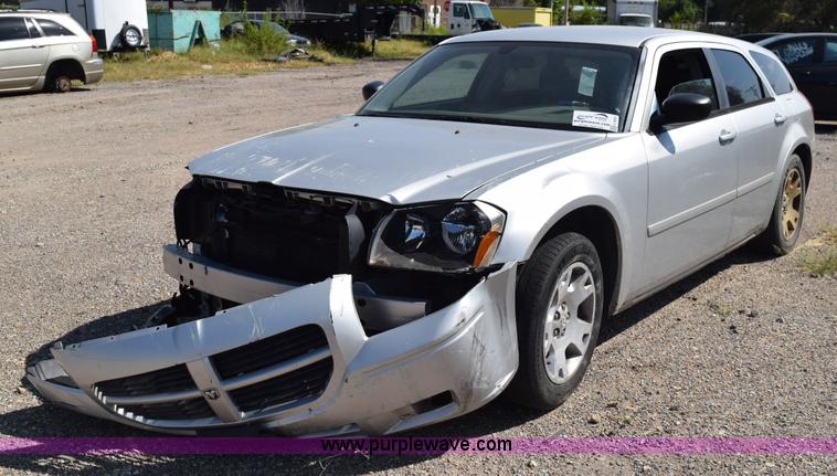 image for item L5890 2006 Dodge Magnum SE
