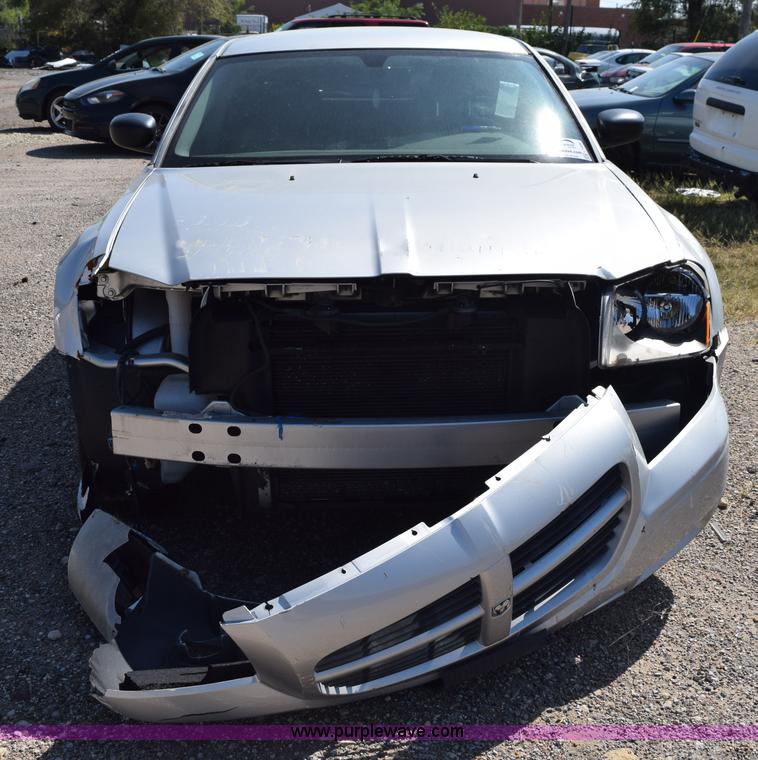 image for item L5890 2006 Dodge Magnum SE