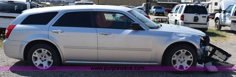 image for item L5890 2006 Dodge Magnum SE