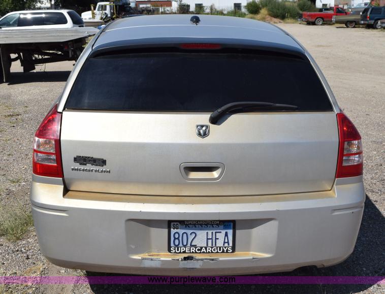 image for item L5890 2006 Dodge Magnum SE