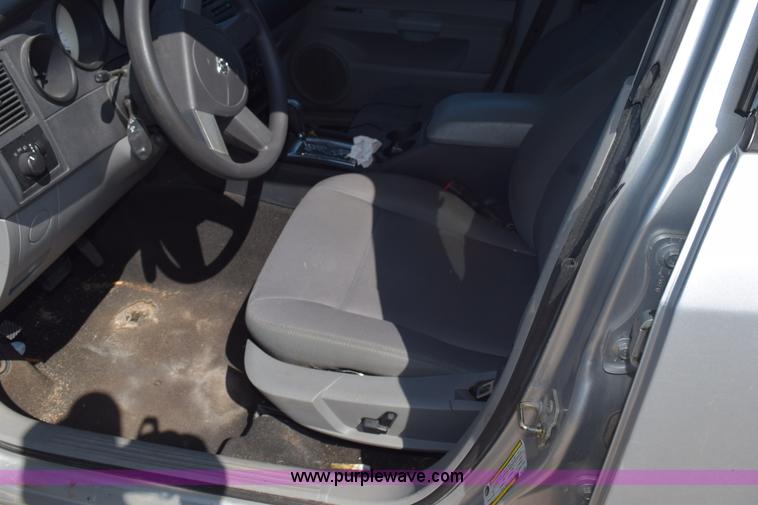 image for item L5890 2006 Dodge Magnum SE