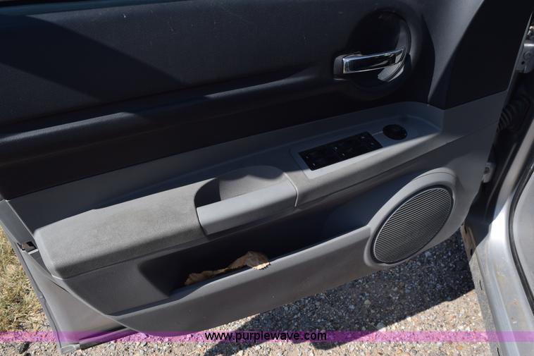 image for item L5890 2006 Dodge Magnum SE