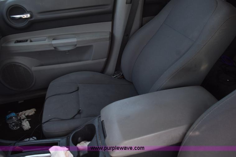 image for item L5890 2006 Dodge Magnum SE