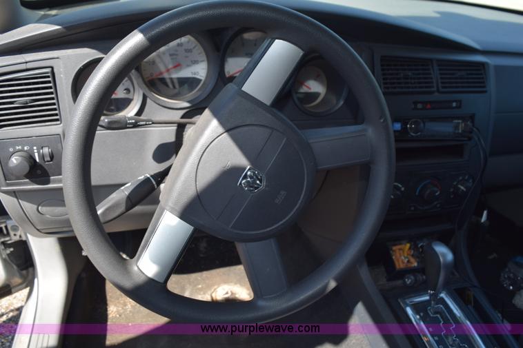 image for item L5890 2006 Dodge Magnum SE