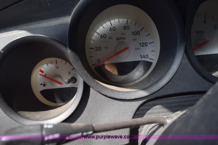 image for item L5890 2006 Dodge Magnum SE