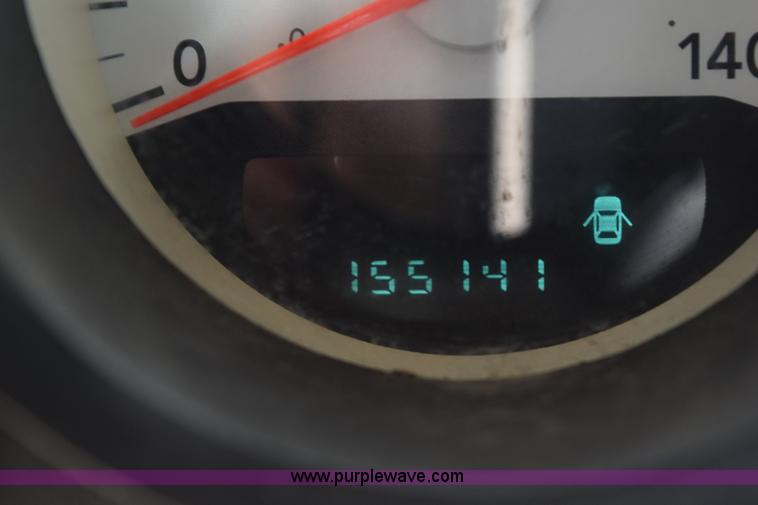 image for item L5890 2006 Dodge Magnum SE