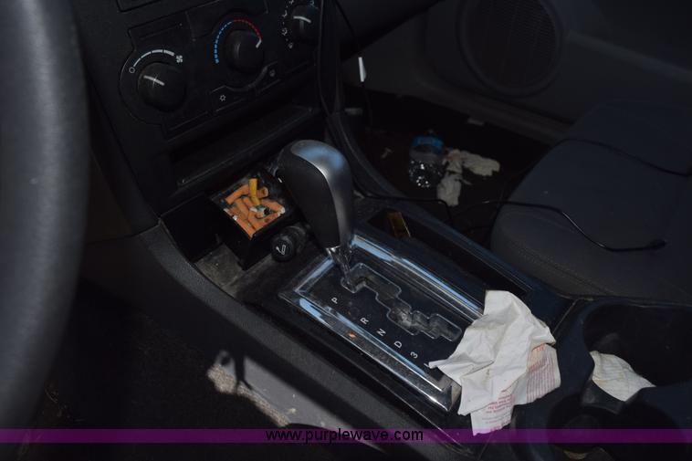 image for item L5890 2006 Dodge Magnum SE