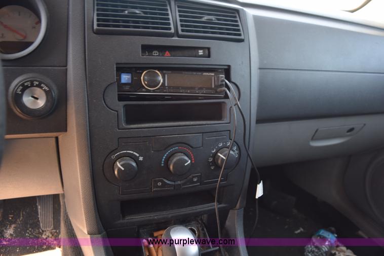 image for item L5890 2006 Dodge Magnum SE