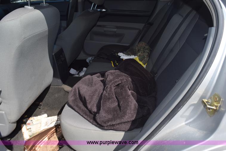 image for item L5890 2006 Dodge Magnum SE