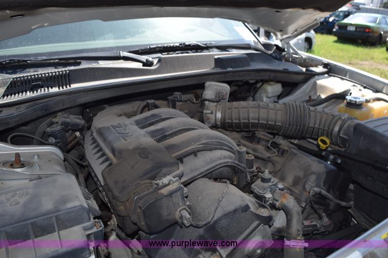 image for item L5890 2006 Dodge Magnum SE