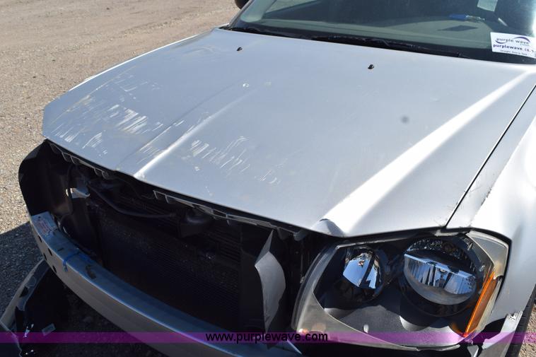 image for item L5890 2006 Dodge Magnum SE