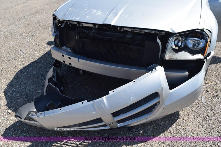 image for item L5890 2006 Dodge Magnum SE