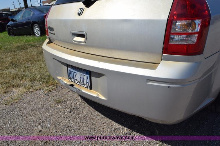 image for item L5890 2006 Dodge Magnum SE