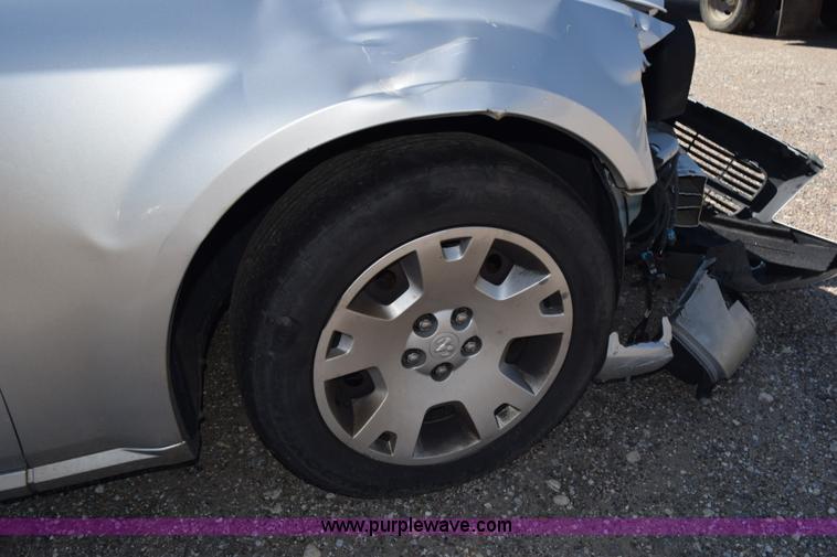 image for item L5890 2006 Dodge Magnum SE