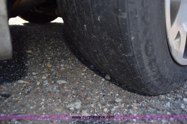 image for item L5890 2006 Dodge Magnum SE