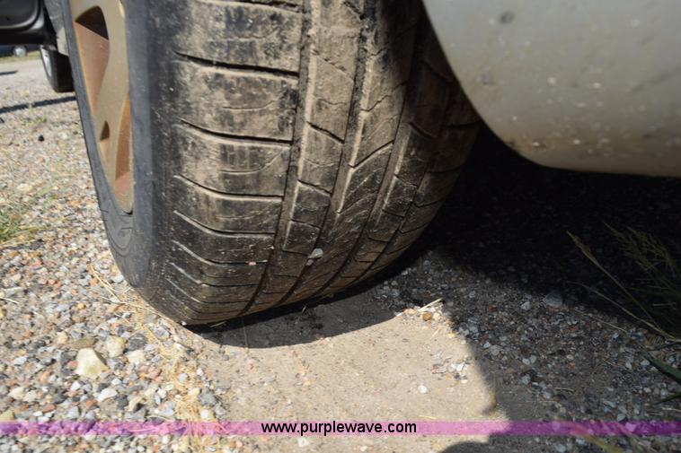 image for item L5890 2006 Dodge Magnum SE