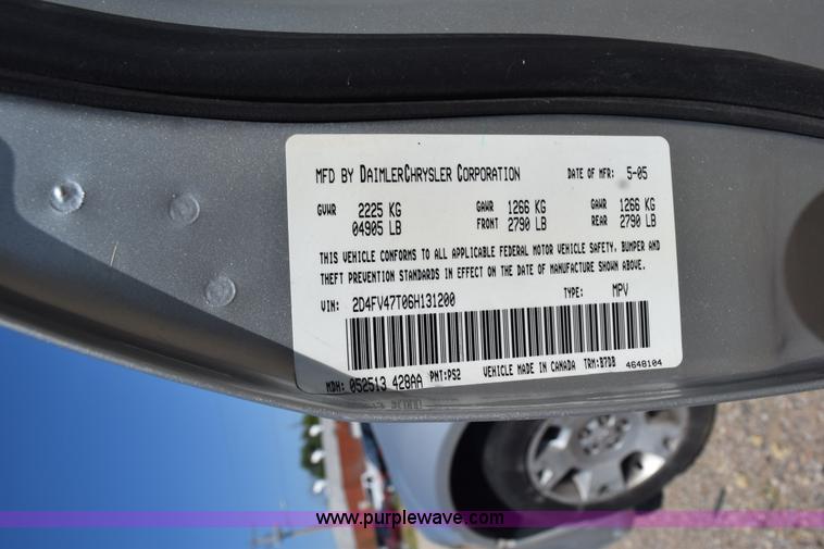 image for item L5890 2006 Dodge Magnum SE
