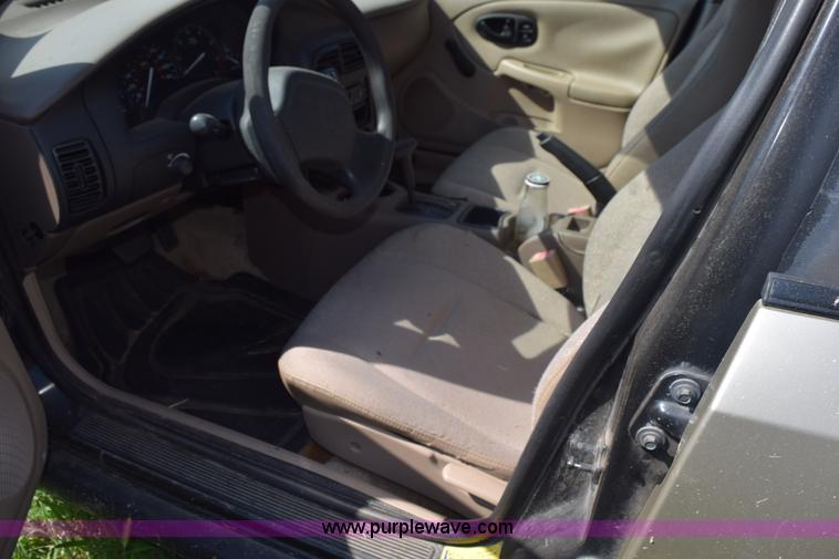 image for item L5893 2002 Saturn SL SL1