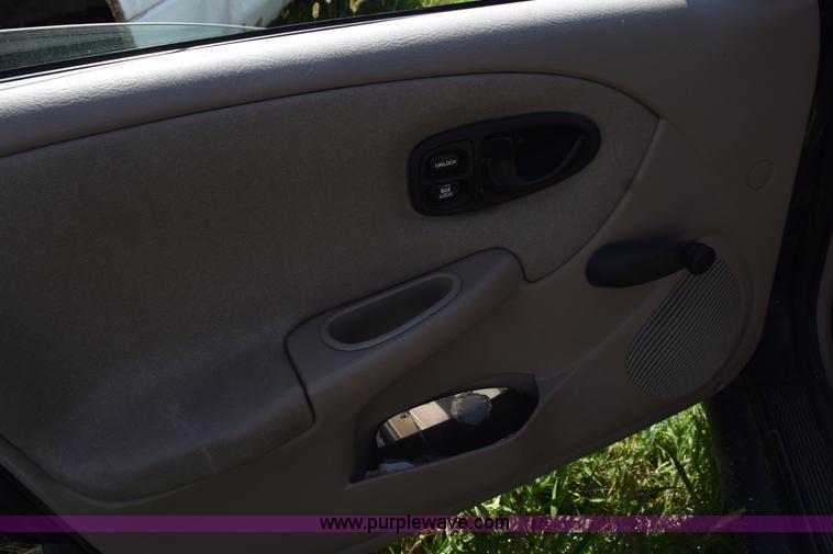 image for item L5893 2002 Saturn SL SL1