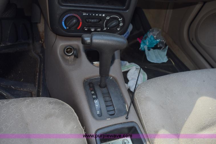 image for item L5893 2002 Saturn SL SL1