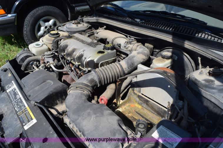 image for item L5893 2002 Saturn SL SL1