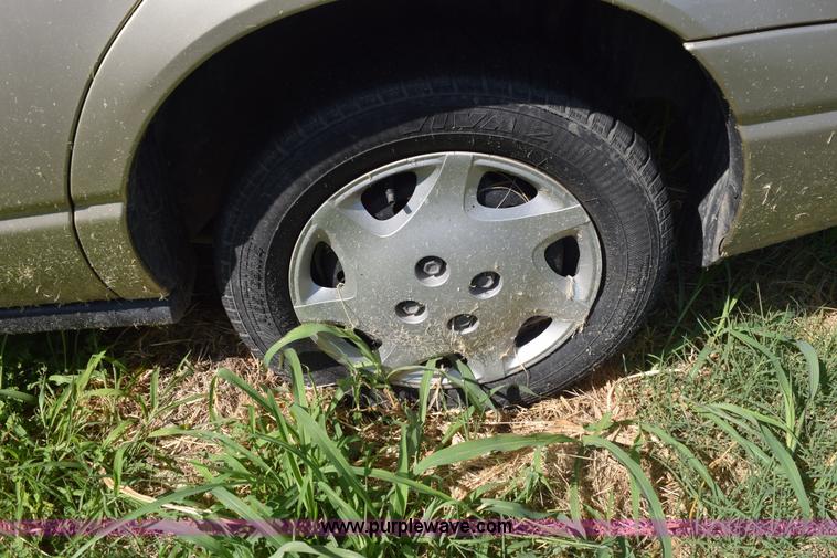 image for item L5893 2002 Saturn SL SL1