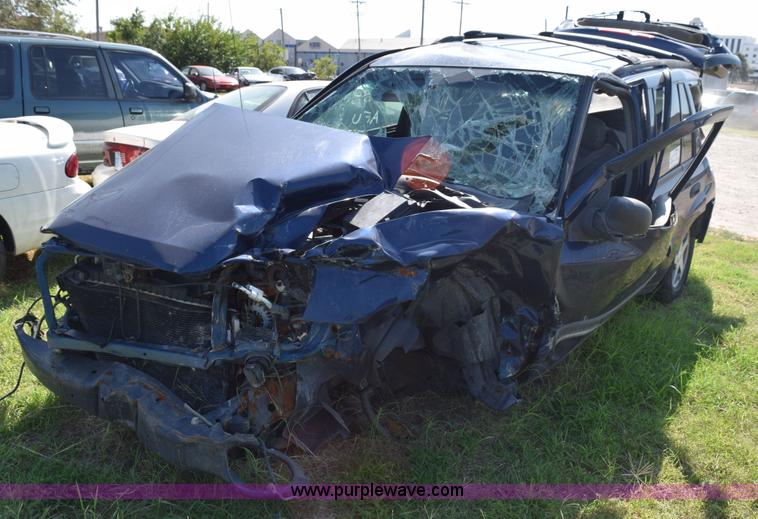 image for item L5895 2002 Chevrolet Trailblazer LS SUV