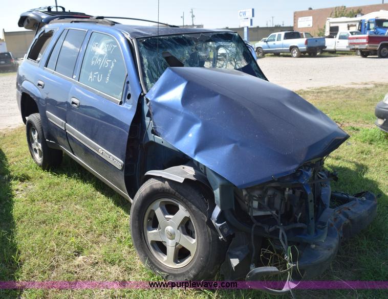 image for item L5895 2002 Chevrolet Trailblazer LS SUV