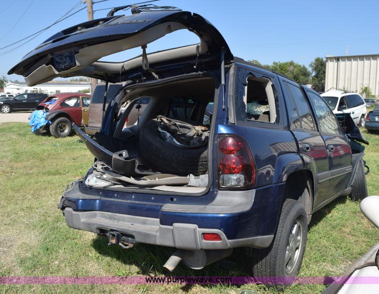 image for item L5895 2002 Chevrolet Trailblazer LS SUV