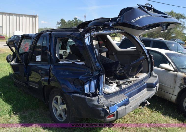 image for item L5895 2002 Chevrolet Trailblazer LS SUV