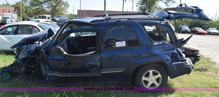 image for item L5895 2002 Chevrolet Trailblazer LS SUV