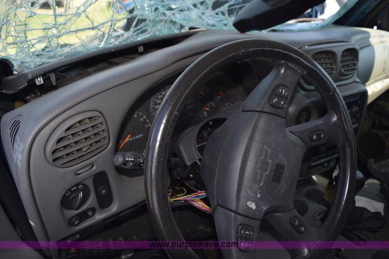 image for item L5895 2002 Chevrolet Trailblazer LS SUV