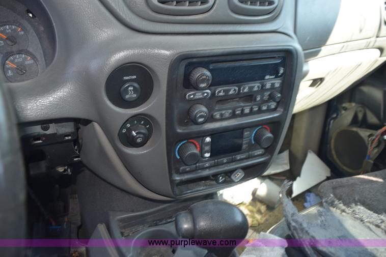 image for item L5895 2002 Chevrolet Trailblazer LS SUV