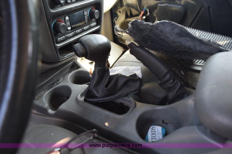 image for item L5895 2002 Chevrolet Trailblazer LS SUV