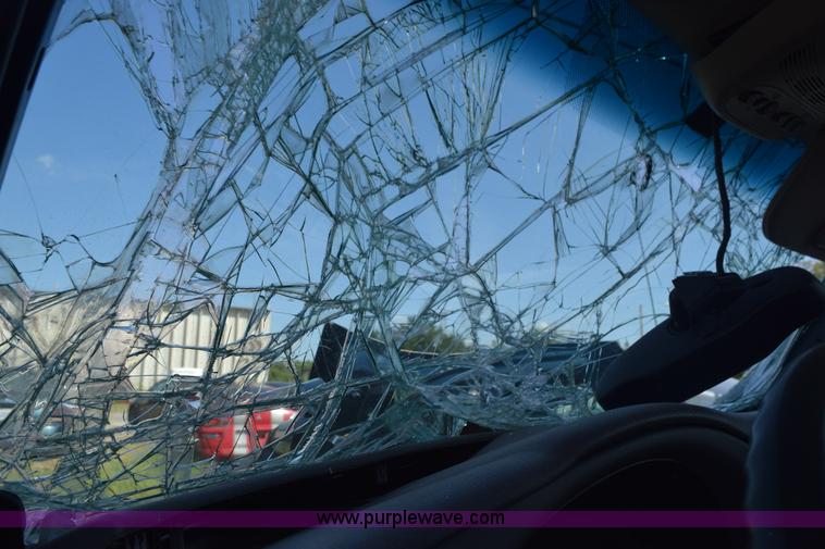 image for item L5895 2002 Chevrolet Trailblazer LS SUV