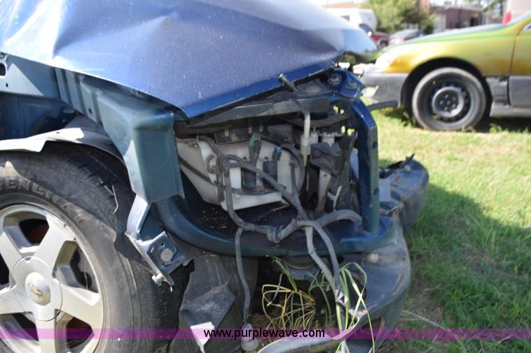 image for item L5895 2002 Chevrolet Trailblazer LS SUV