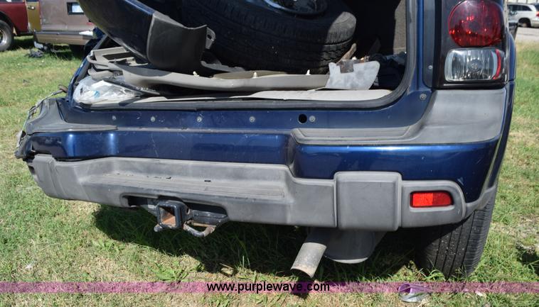 image for item L5895 2002 Chevrolet Trailblazer LS SUV