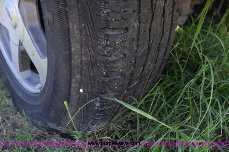 image for item L5895 2002 Chevrolet Trailblazer LS SUV